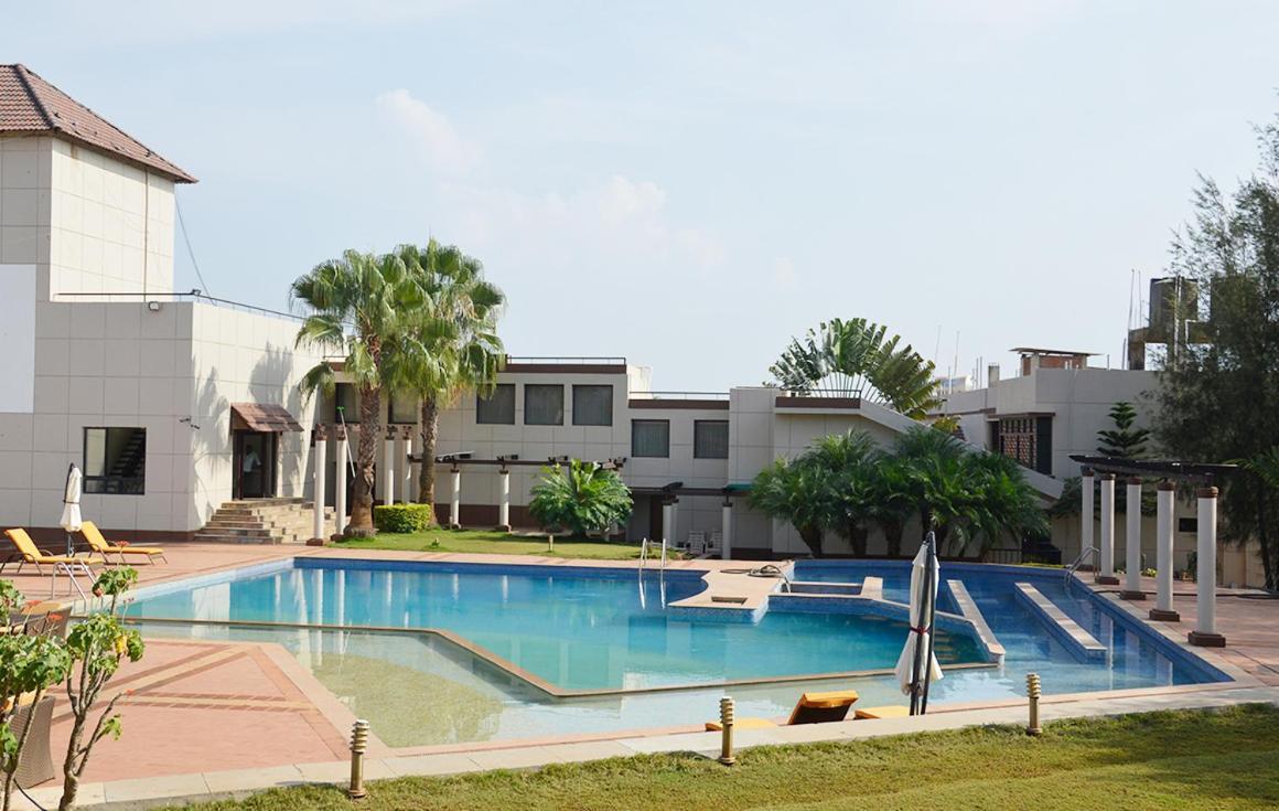 Cotton County Club And Resort Hubli Extérieur photo