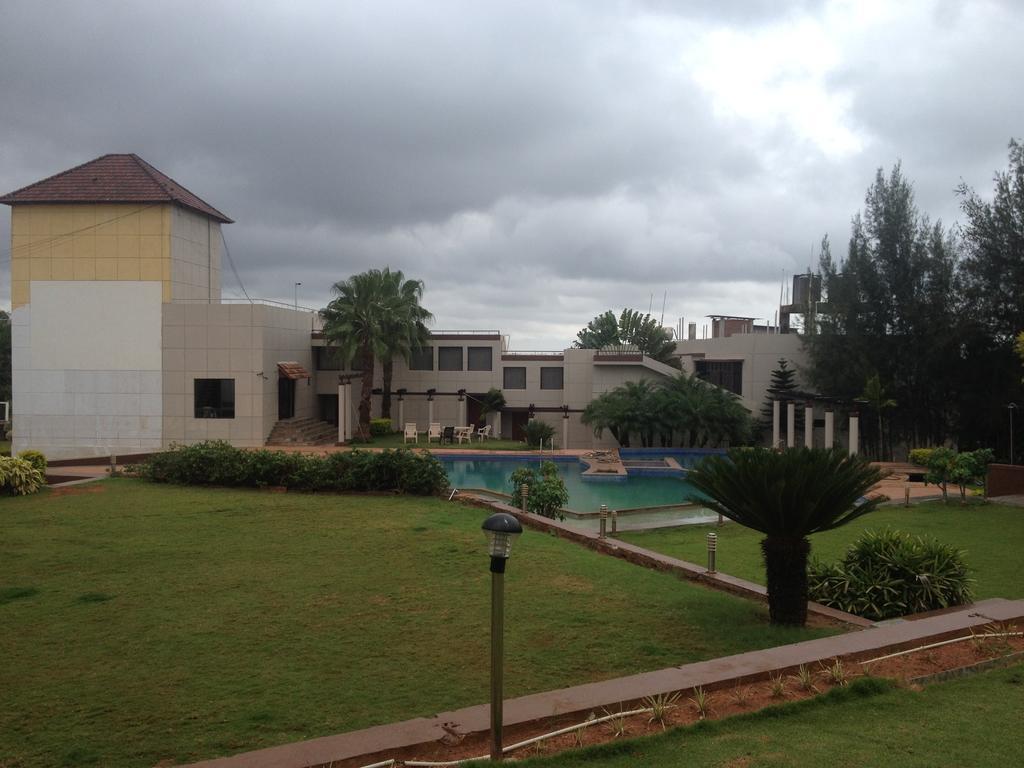 Cotton County Club And Resort Hubli Chambre photo