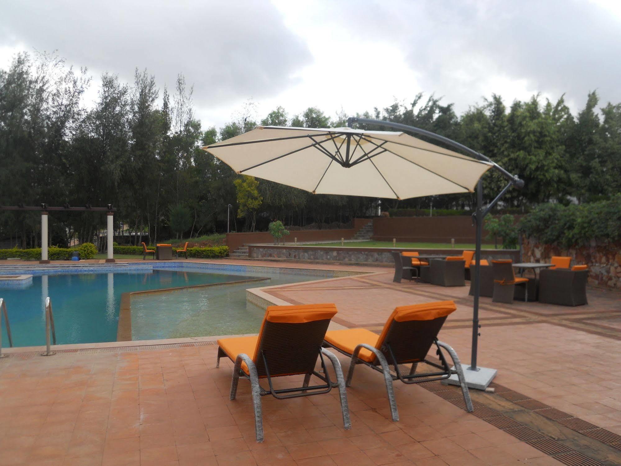 Cotton County Club And Resort Hubli Extérieur photo