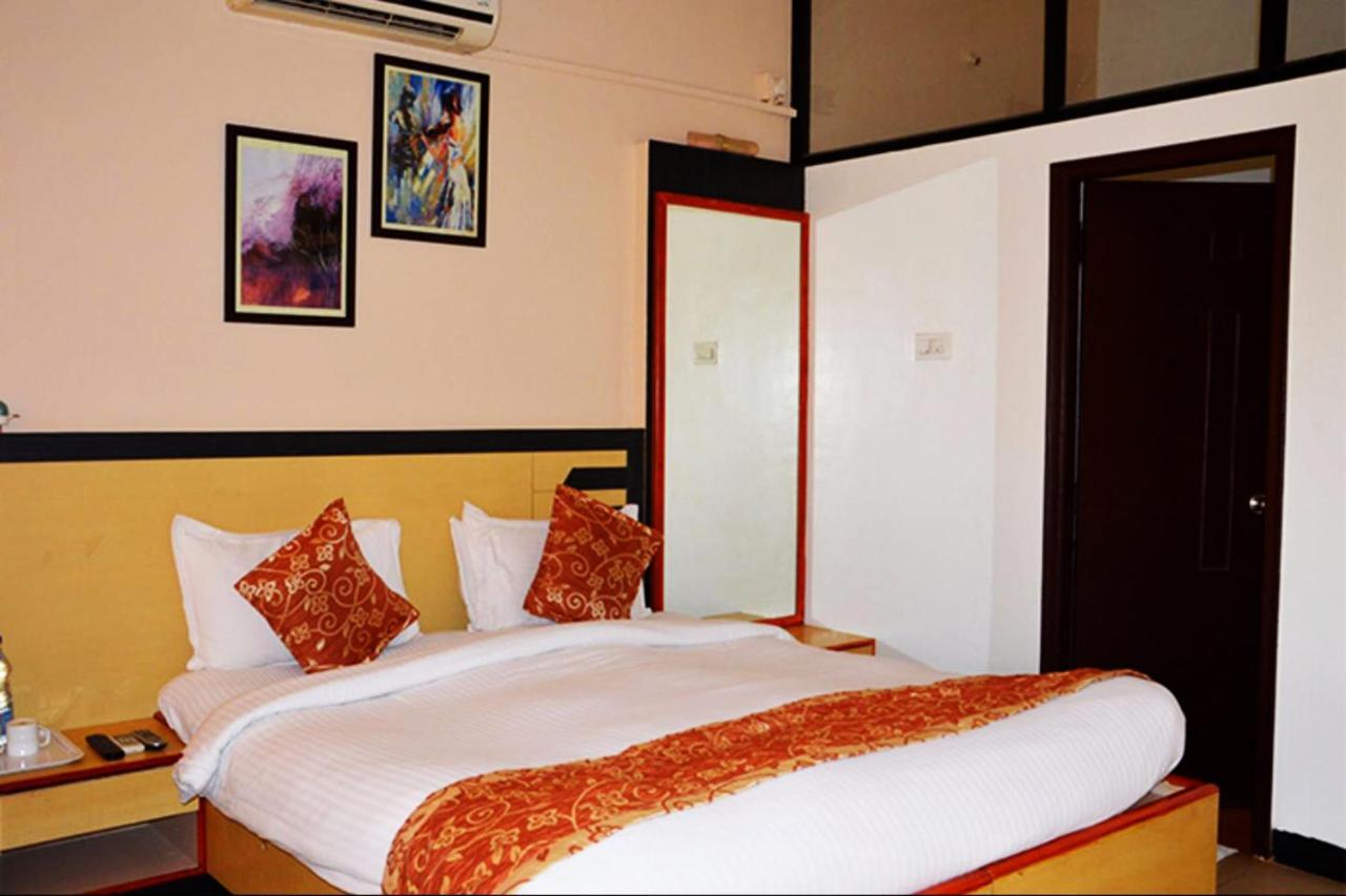 Cotton County Club And Resort Hubli Extérieur photo