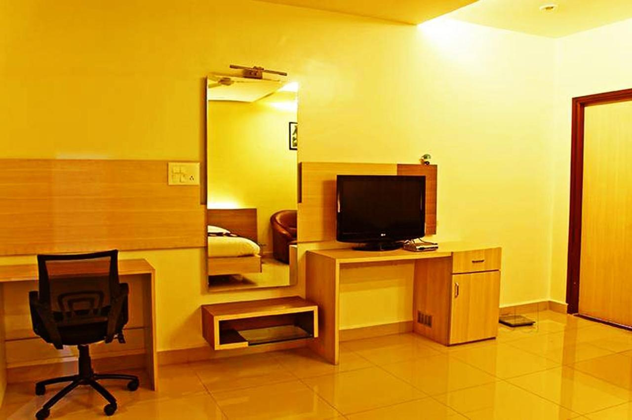 Cotton County Club And Resort Hubli Extérieur photo