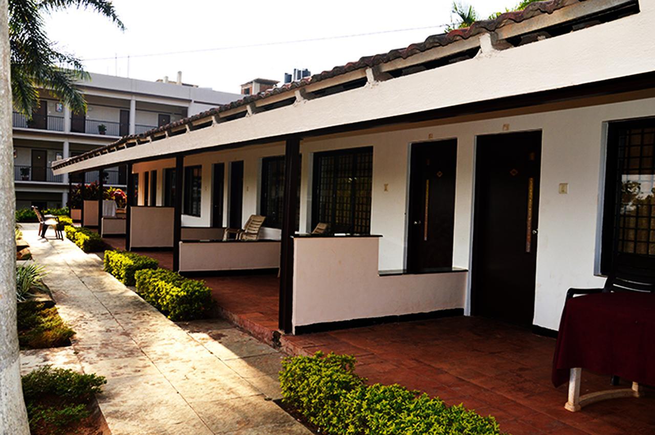 Cotton County Club And Resort Hubli Extérieur photo