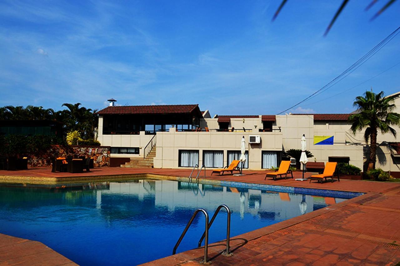 Cotton County Club And Resort Hubli Extérieur photo