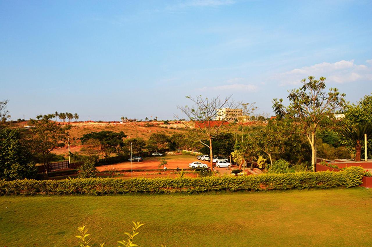 Cotton County Club And Resort Hubli Extérieur photo