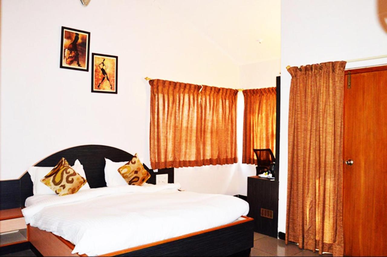 Cotton County Club And Resort Hubli Extérieur photo