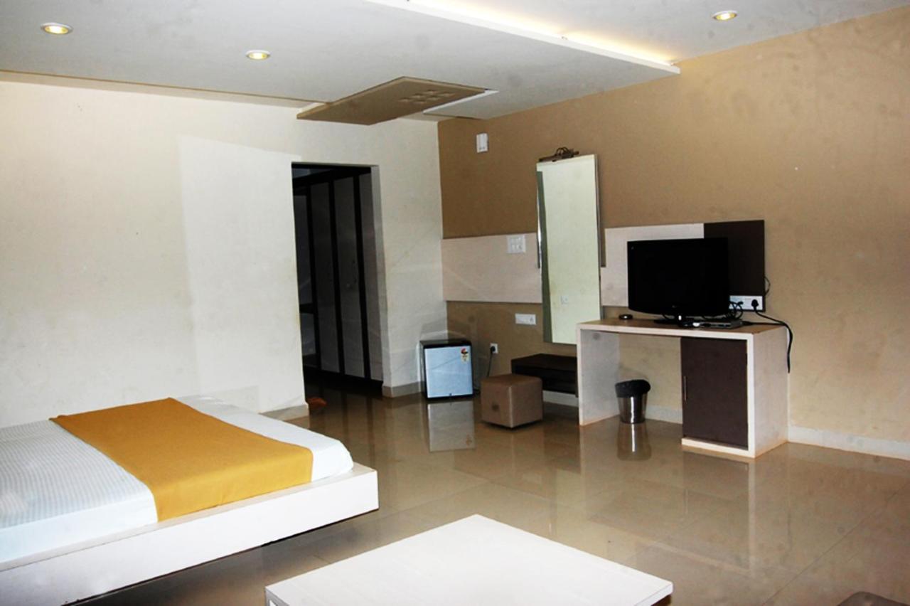 Cotton County Club And Resort Hubli Extérieur photo