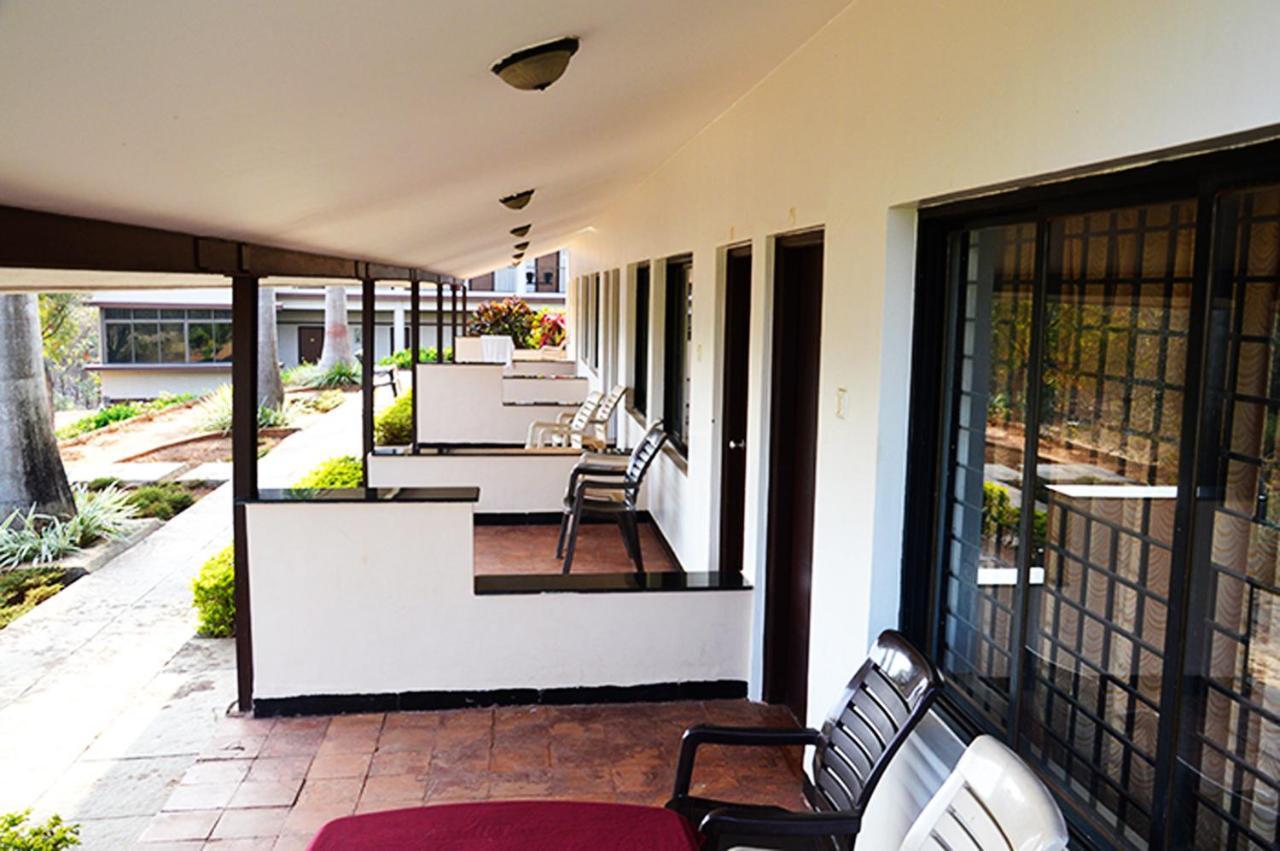 Cotton County Club And Resort Hubli Extérieur photo