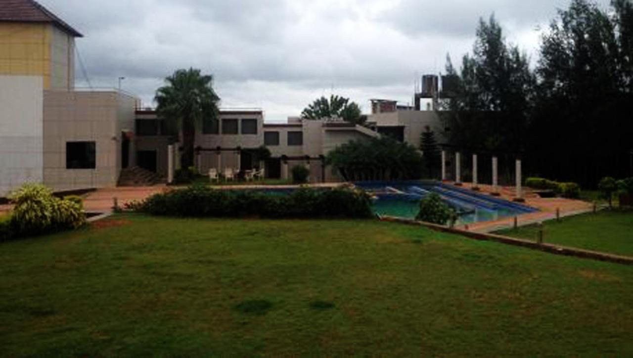 Cotton County Club And Resort Hubli Extérieur photo