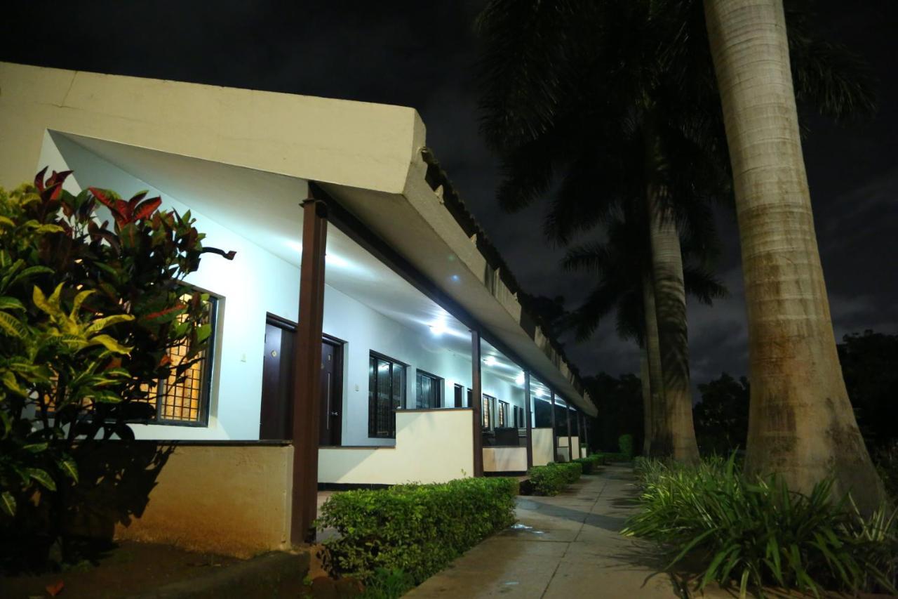 Cotton County Club And Resort Hubli Extérieur photo