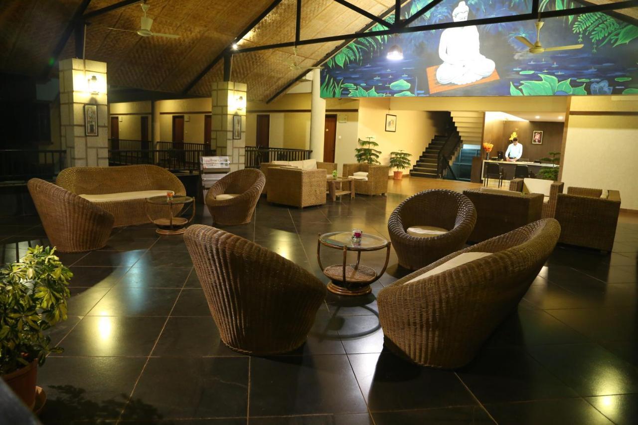 Cotton County Club And Resort Hubli Extérieur photo