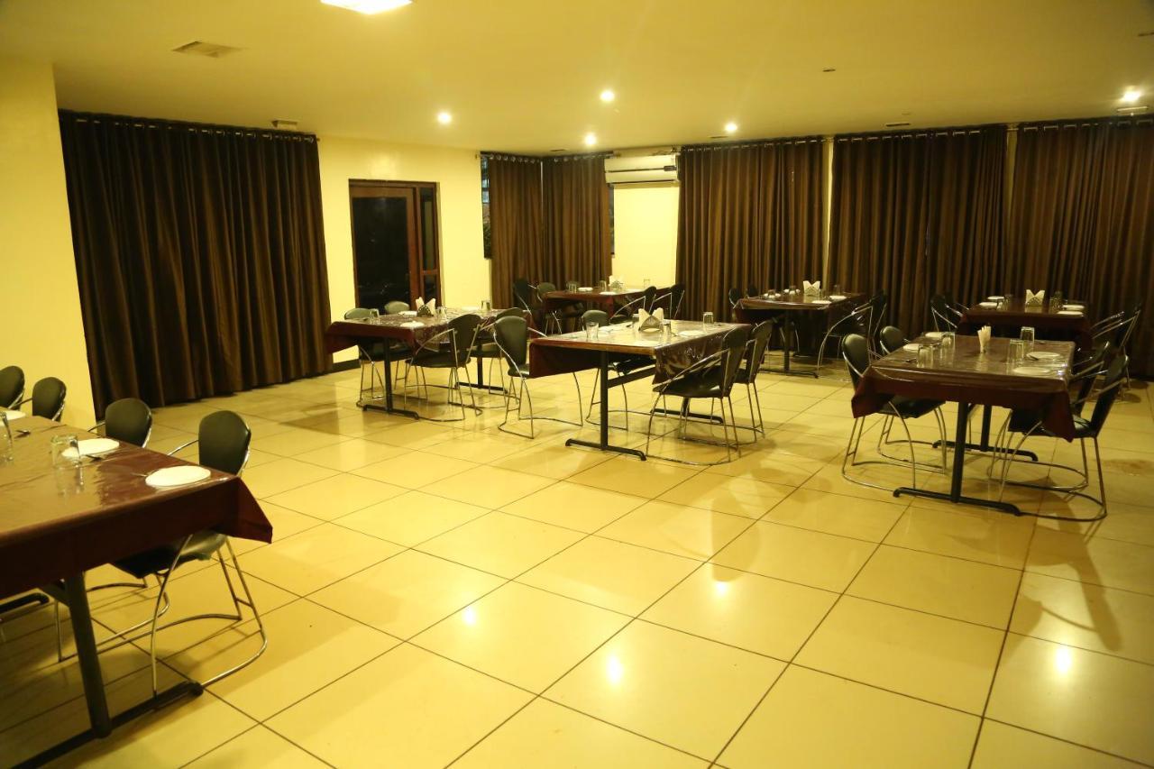 Cotton County Club And Resort Hubli Extérieur photo