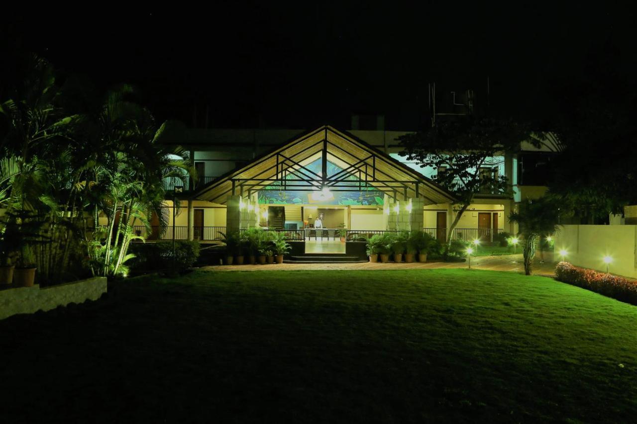 Cotton County Club And Resort Hubli Extérieur photo