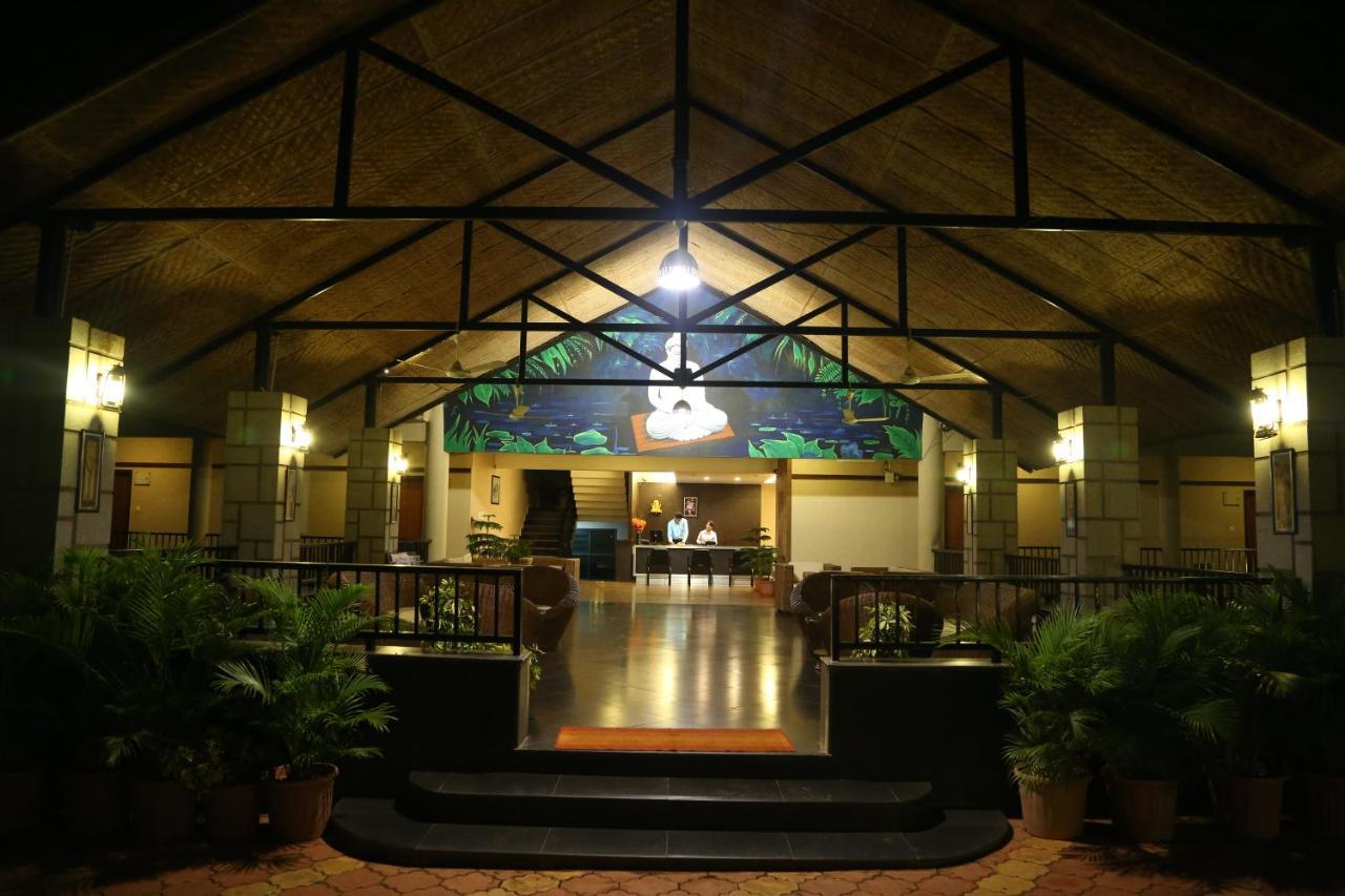 Cotton County Club And Resort Hubli Extérieur photo