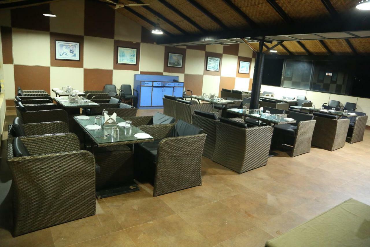 Cotton County Club And Resort Hubli Extérieur photo